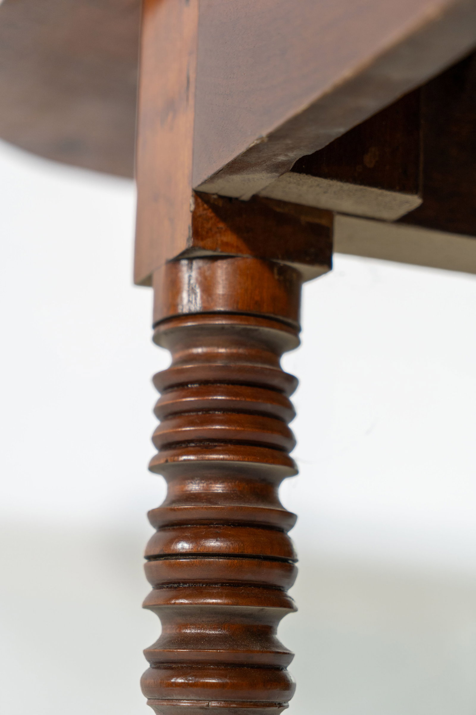 Sheraton-style Drop Leaf Table - 11