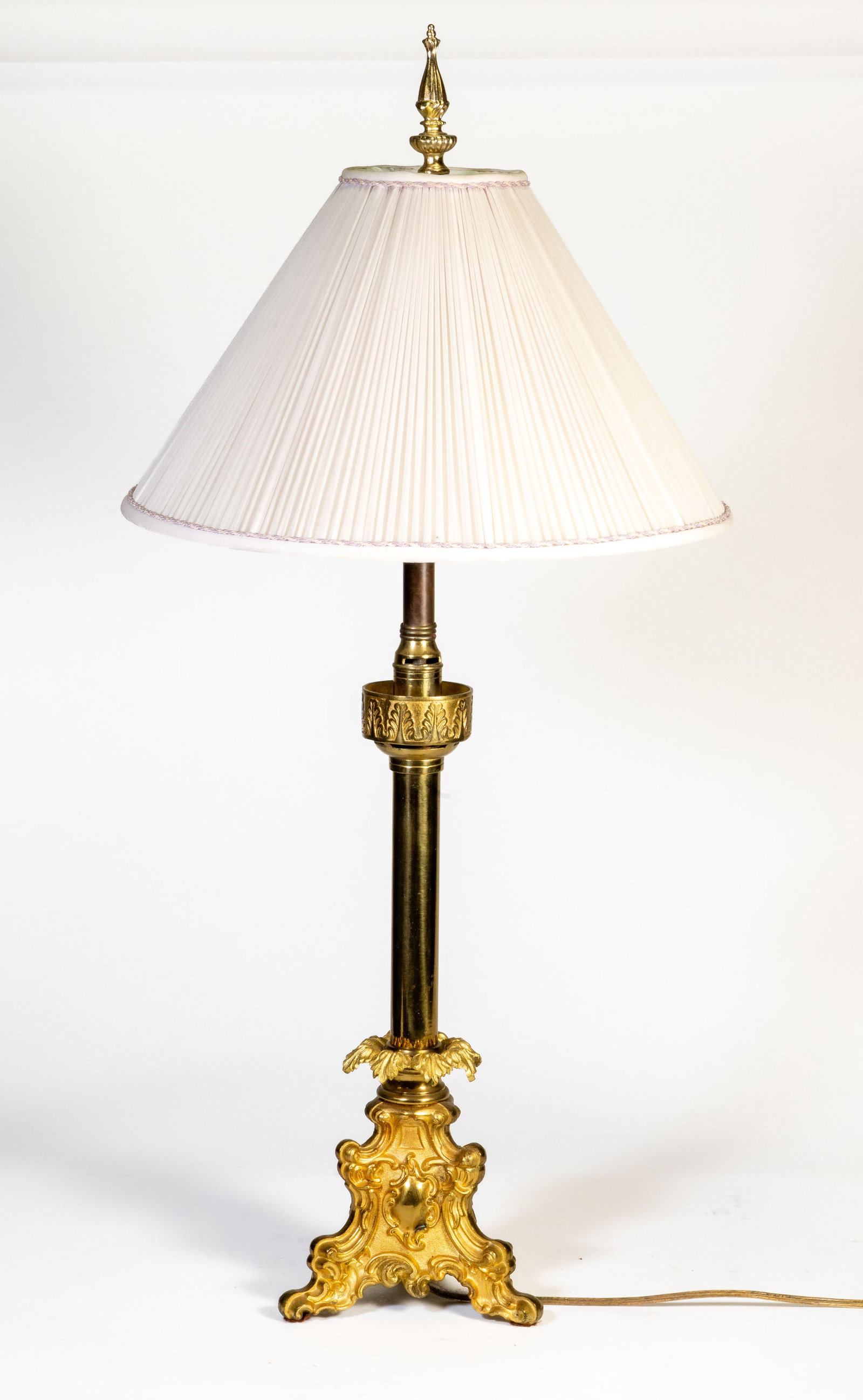 Gilt Brass lamp (1 of 11)
