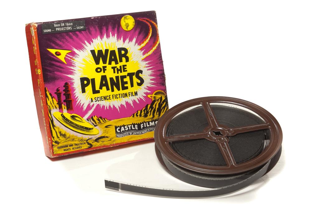 [SCI-FI] MOVIE REEL WAR OF THE PLANETS: [SCI-FI] MOVIE REEL WAR OF THE PLANETS. Castle Films, WAR OF THE PLANETS, 16mm movie reel in original box. No. 1010 with sound. Great box graphics. c.1958. Condition report available upon request.