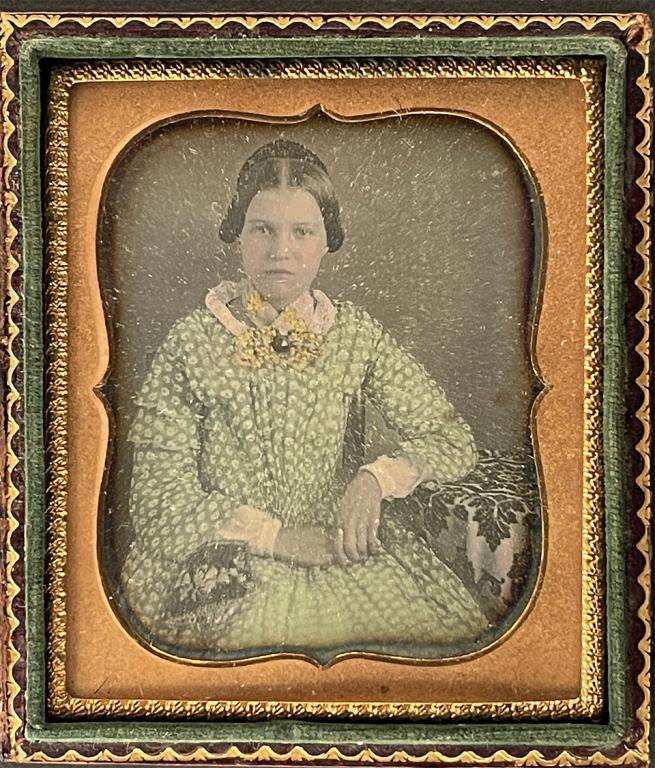 [DAGUERREOTYPE] PORTRAITS OF YOUNG LADIES: Lot with 5 portraits of young ladies, including one in a thermoplastic case manufactured by Littlefield, Parsons & Co. And another by Welsh-American photographer, John Plumbe. Littlefield, Parsons & C
