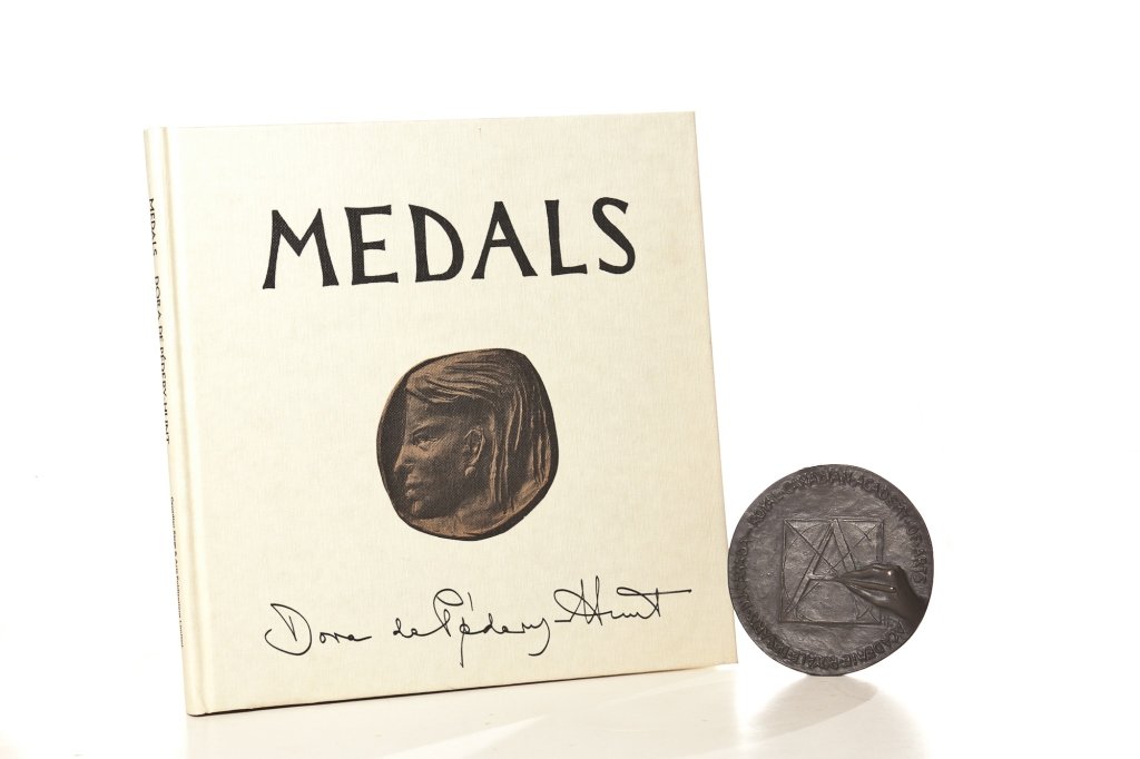 [CANADIAN ART] BOOK AND MEDAL (1 of 1)