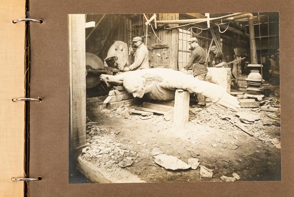 [ALBUMS] TITANIC MONUMENT QUARRY. 27 SILVER PRINTS (1 of 3)