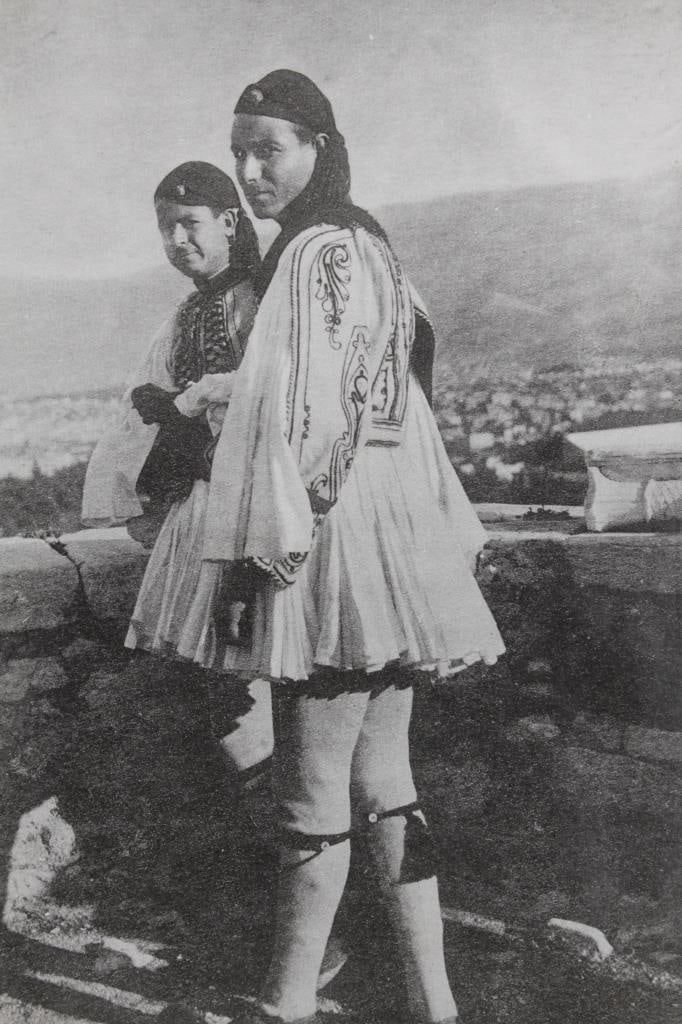 [ALBUMS] WORLD TRAVEL. LOT OF 2 TOGETHER: WORLD TRAVEL. A lot of 2 albums sold together. Approximately 307 photographs (50; 257). Circa 1937. Photos of Indonesia, Egypt, Italy, Greece, Yugoslavia, Jerusalem, Alexandria, etc. Many views of loc