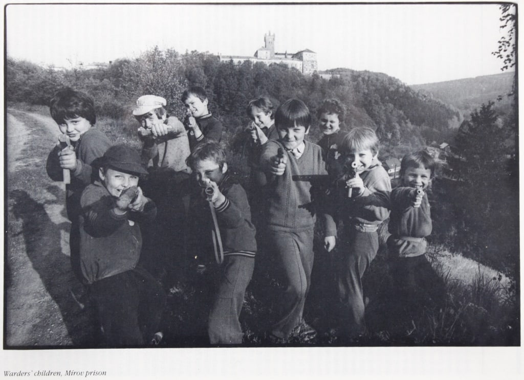 [VINTAGE PAPERBACKS & PERIODICALS] LOT OF 31 PCS (1 of 8)