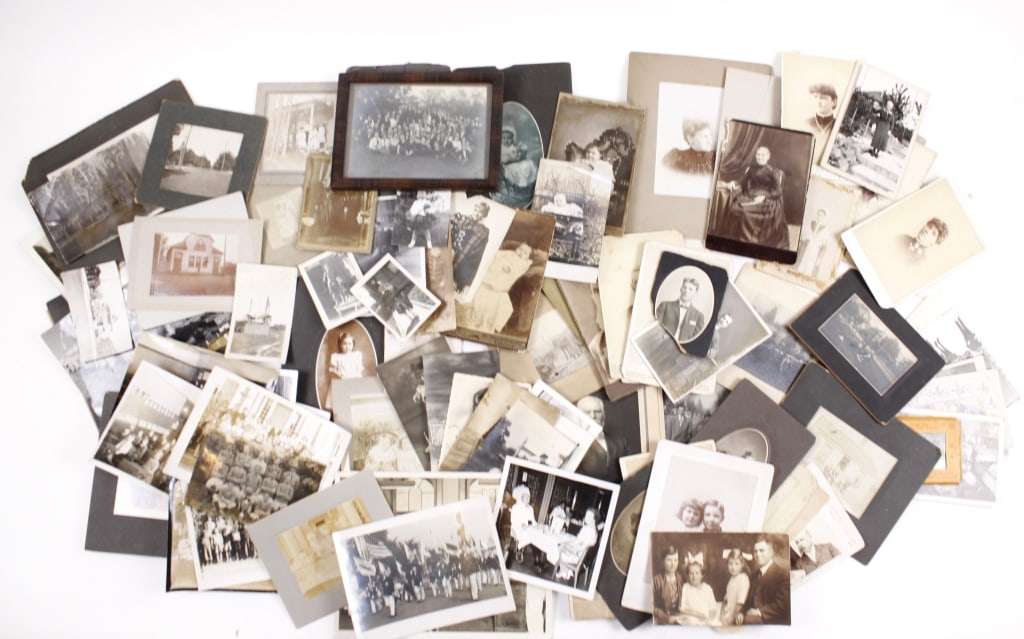 [VERNACULAR, SMALL FORMAT] LOT OF 100 PRINTS (1 of 3)