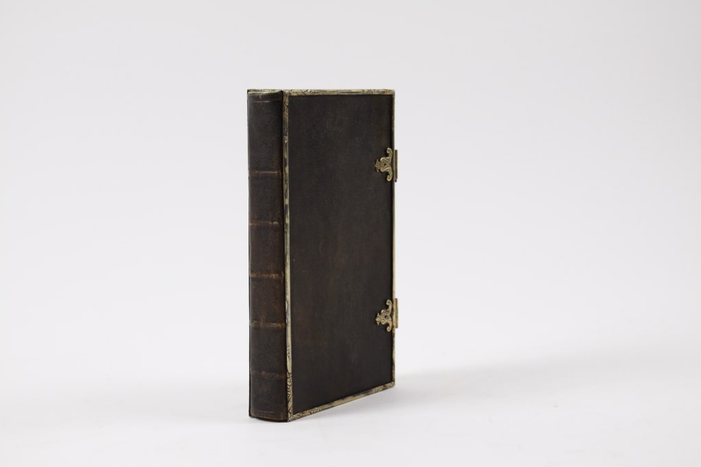 [SHAGREEN BINDING] CHRISTLICHES GESANGBUCH. 1850: CHRISTLICHES GESANGBUCH FUR DEN OFFENTLICHEN GOTTESDIENST. Trogen: J. Schlapfer, 1850. SHAGREEN BINDING: 8vo. Full sharkskin binding, boards with brass borders, elaborately pierced clasps, one broken