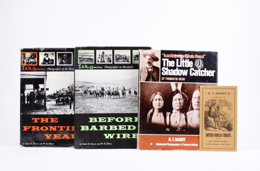 [BOOKS] D.F. BARRY / L.A. HUFFMAN. LOT OF 4 VOLS: D.F. BARRY / L.A. HUFFMAN. A lot of 4 volumes sold together. Including: D.F. BARRY'S CATALOGUE OF NOTED INDIAN CHIEFS. Wisconsin: Schmaatz and Kolbe, 2001. 12mo, stapled wraps. * Heski, Thomas M. THE 