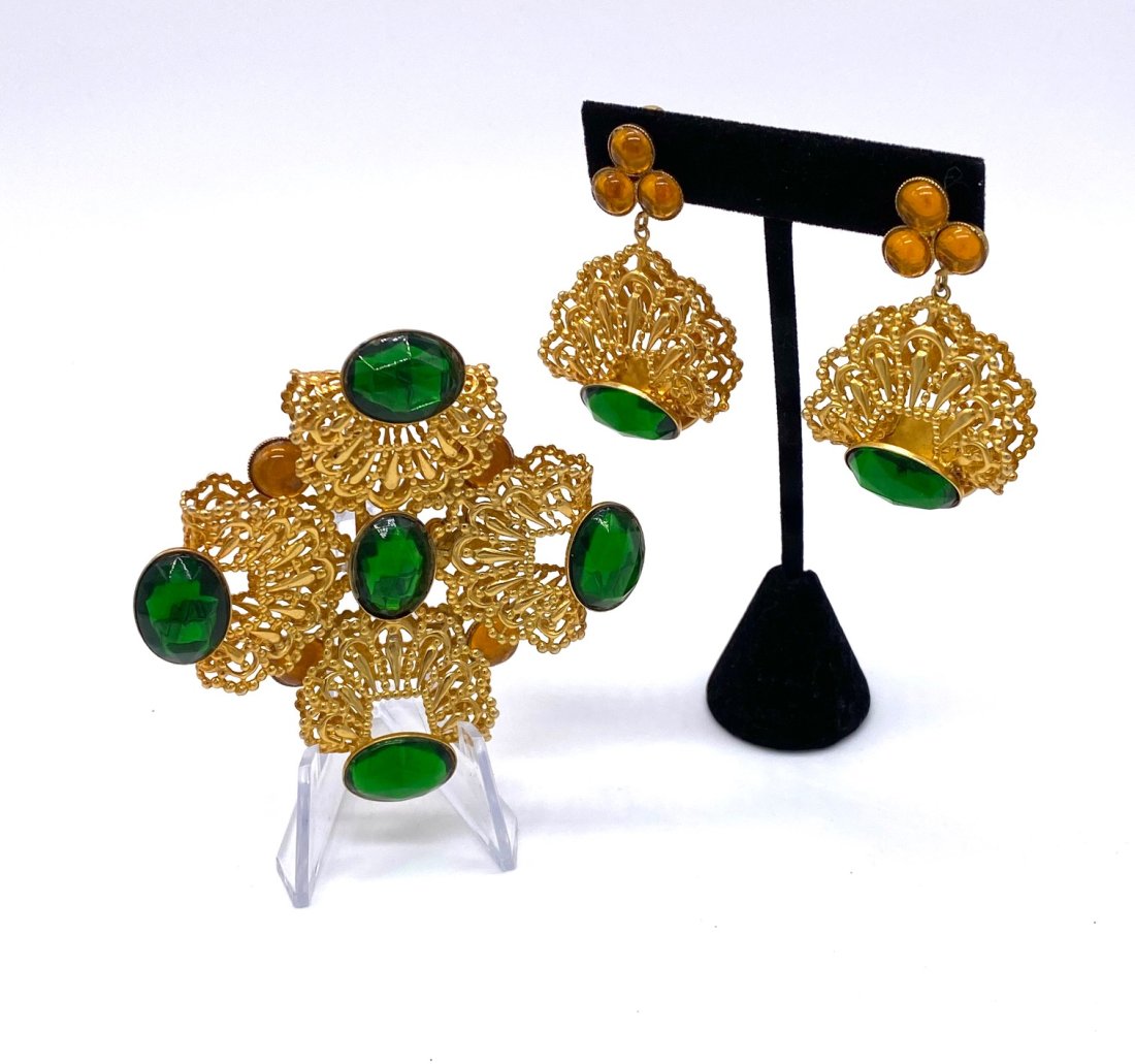 Amazing Hattie Carnegie Brooch & Clip on Earring Set (1 of 8)