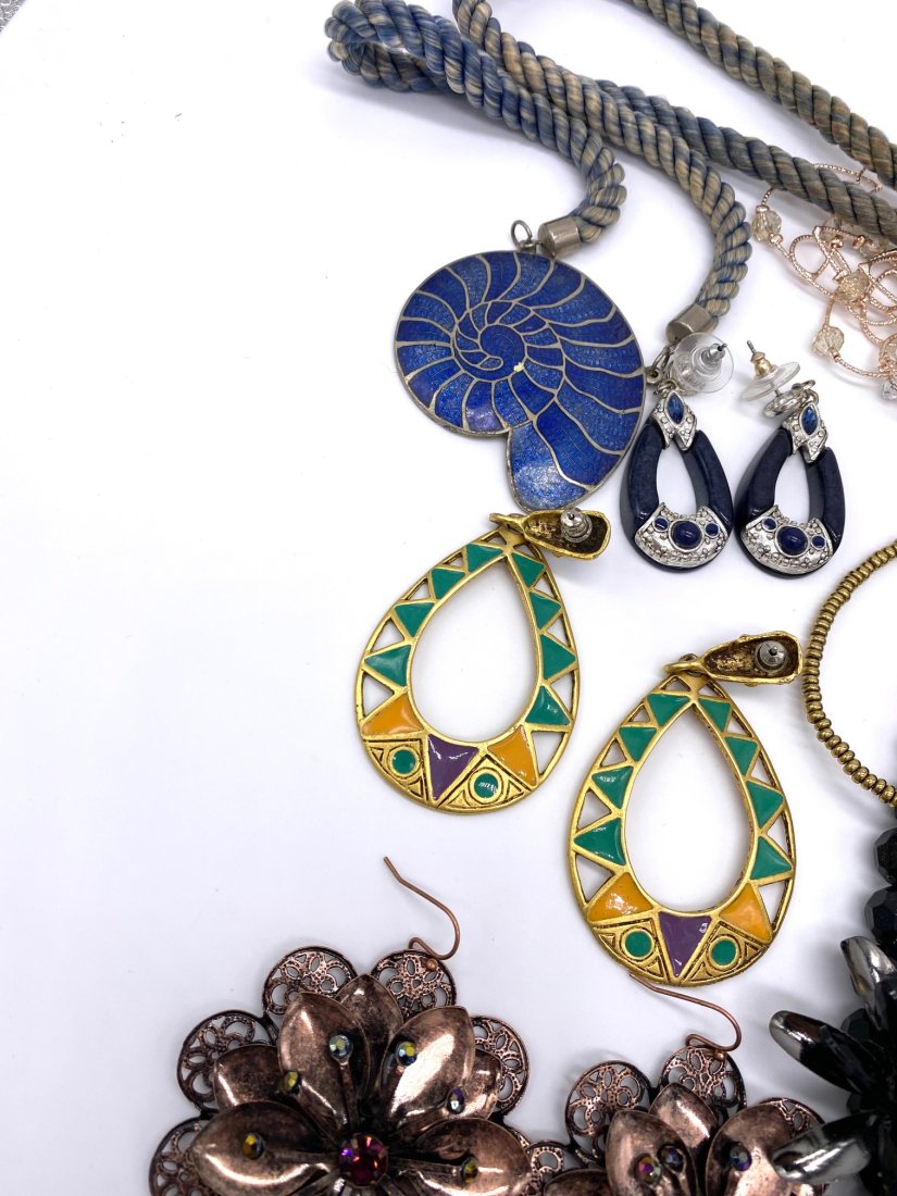 Lot of Costume Jewelry: Lot of Costume jewelry. All usable, wearable, and sellable. Necklaces, earrings, and lots of interesting things. Happy bidding. This sale is online only-no public preview or live in house sale will be