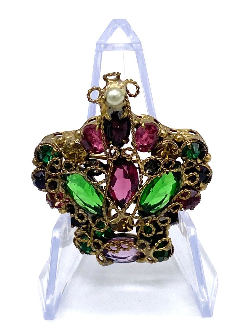 Crown Brooch: This beautiful crown brooch contains glass Czech stones and wire work. Nice addition to any collection. This sale is online only-no public preview or live in house sale will be held. Please ask for ad
