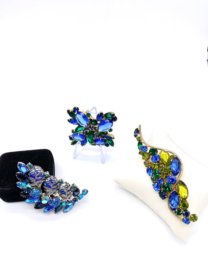 Group of 3 Costume Jewelry Brooches (1 of 8)