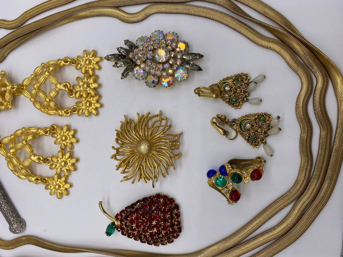 Lot of 10 pieces of Costume Jewelry (1 of 5)