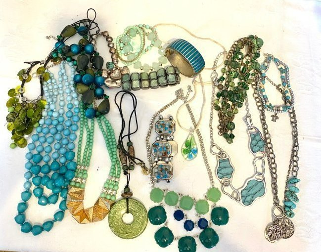 Mixed lot of Green and Turquoise Costume Jewelry Necklaces and Bracelets: This lot consist of 16 pieces. All sellable. All wearable and in good condition. This sale is online only-no public preview or live in house sale will be held. Please ask for additional photos or info