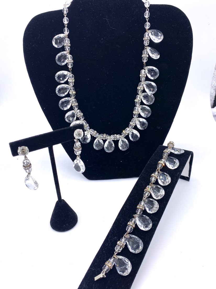 Exquisite Three Piece crystal on Chain Set (1 of 8)