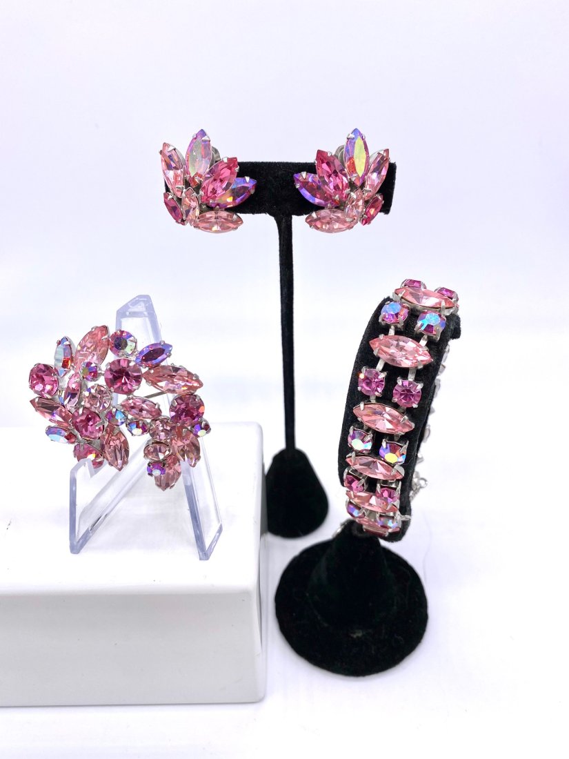 Three-piece Regency Set Like New (1 of 11)