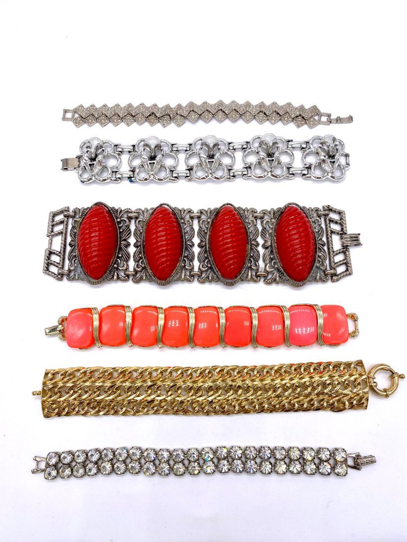 Lot of Vintage Costume Jewelry Bracelets (1 of 5)