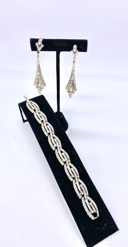 Elegant Bracelet and Earrings Crown Trifari (1 of 7)