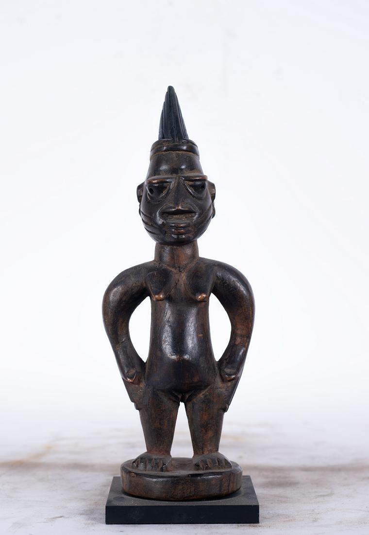 ibeji sculpture Yoruba Nigeria: Measures 25x10x15. Provenance: important private collection, formed between 1965 and 1990.