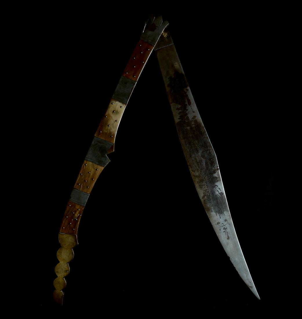 Monumental Knife in horn, bronze and steel, with an inscription dedicated to the Virgin Maryon the (1 of 3)