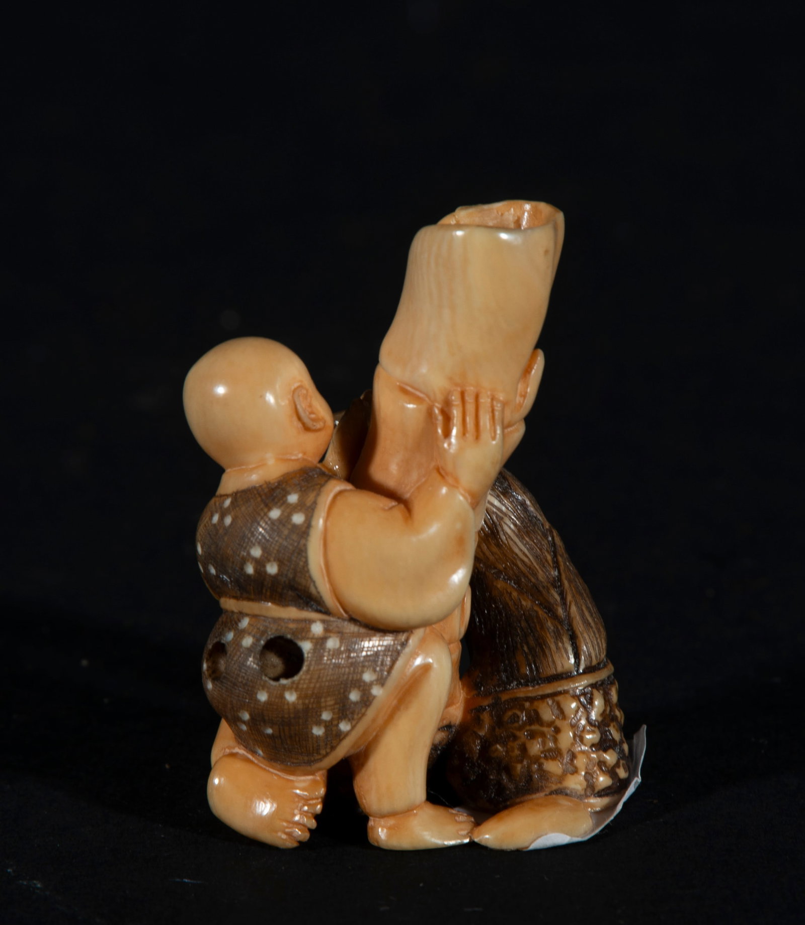 Japanese Netsuke on Mammoth Tusk (Mammuthus primigenius) representing Child with Snail, 19th century: With artisan seal, measurements: 4 x 3 x 2 cm. Provenance: private collection of a lawyer and collector, Barcelona. Acquired in the 60s-70s in Paris.