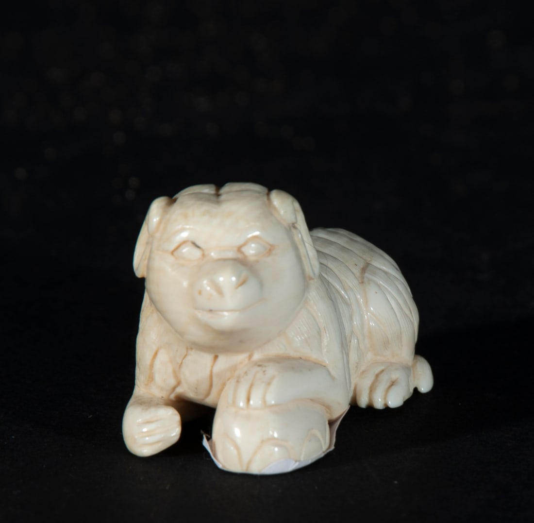 Japanese Netsuke on Mammoth Tusk (Mammuthus primigenius) representing Foo Dog, 19th century Japanese: With artisan seal, measurements: 4 x 2.5 x 2 cm. Provenance: private collection of a lawyer and collector, Barcelona. Acquired in the 60s-70s in Paris.