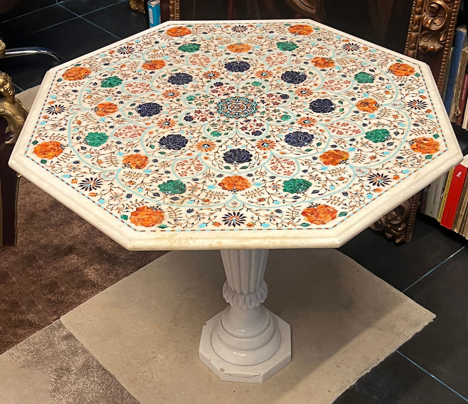Spectacular Anglo-Indian colonial table in white Taj Mahal marble and semi-precious stones, late (1 of 6)