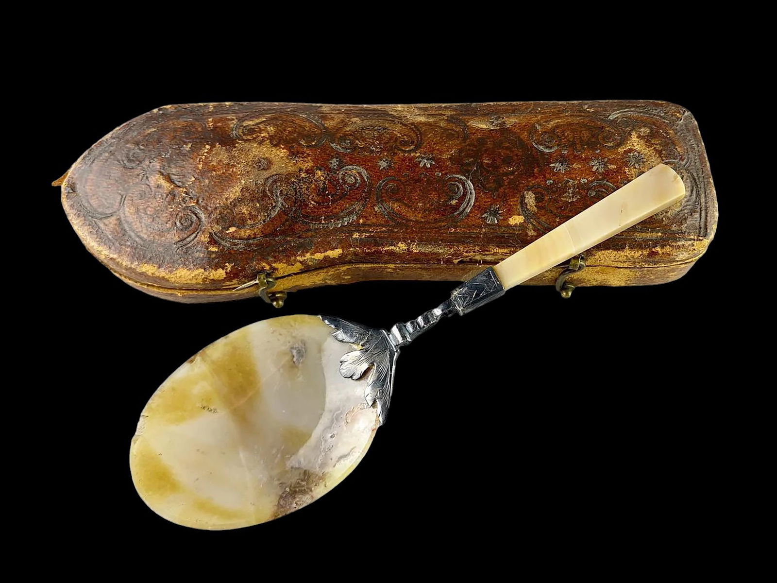Silver mounted agate spoon. French, mid 17th century. (1 of 5)