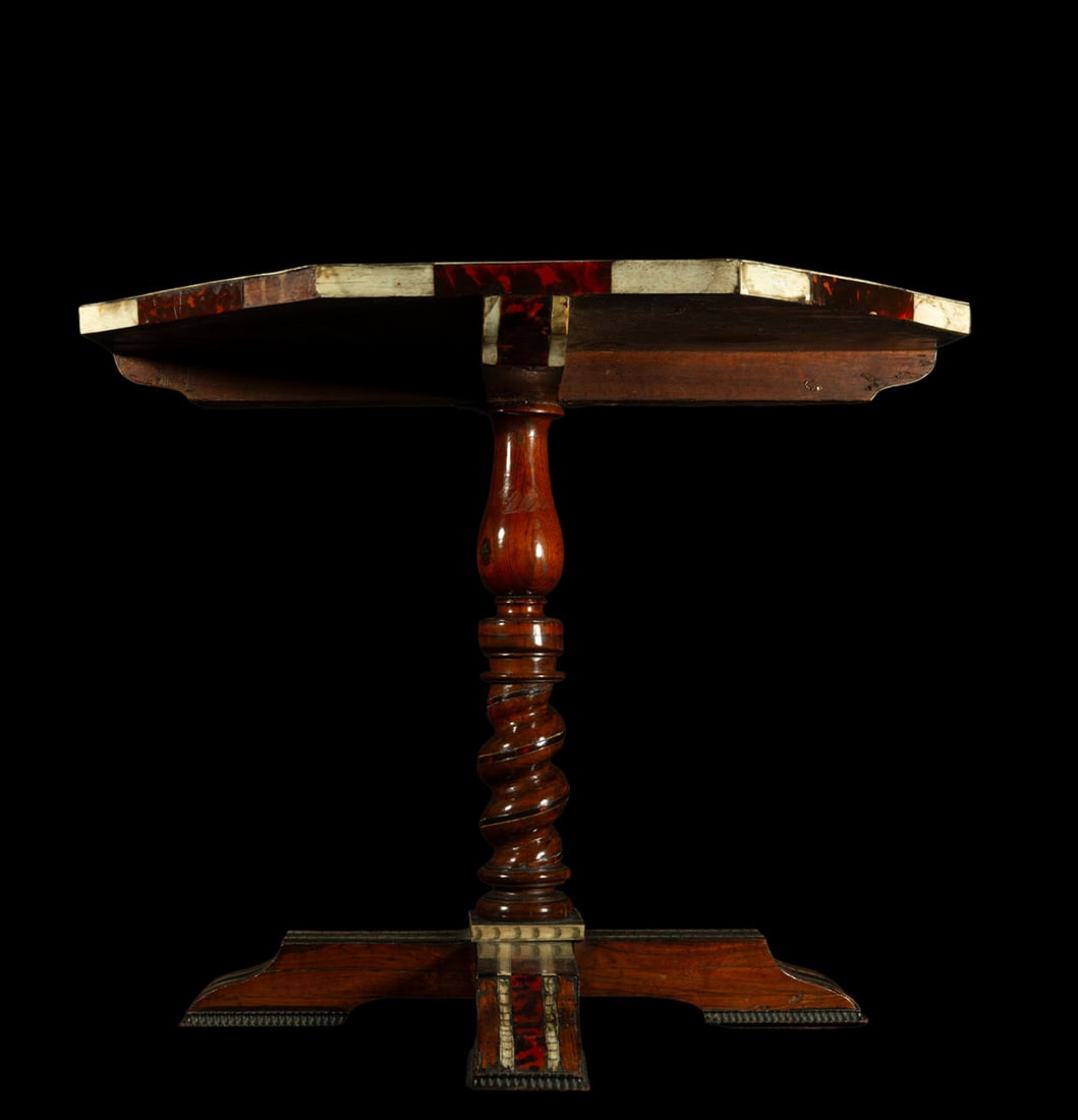 Important Mexican colonial table in tortoiseshell geometric bone inlay and mahogany root. Colonial: Measurements: 55 x 90 x 90 cm. Provenance: private collection Spain. Reference bibliography: Jose de Mesa and Teresa Gisbert 2004 . . Summa Artis. Anthology. Civil architecture in Peru and Bolivia. XV
