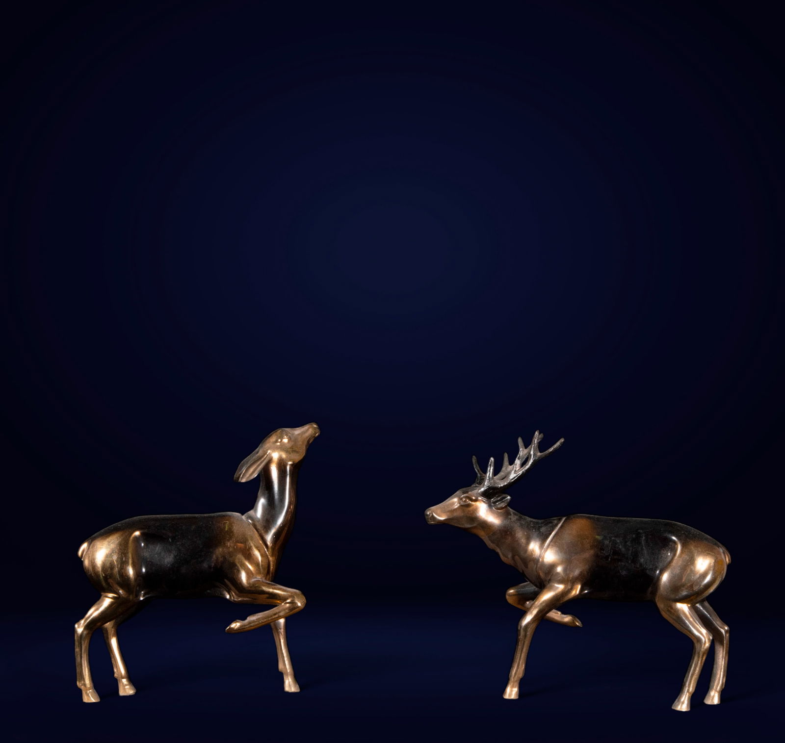 Thomas Cartier Manner Important Art Deco Deer Sculpture in Bronze obnyx and Black Marble 1930s: Total measurements 45 x 9 x 20 cm