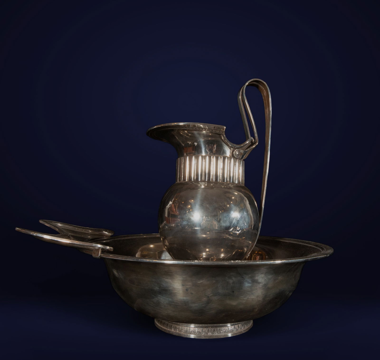 Circle of Bernardino Campi (Reggio Emilia 1520 – Cremona 1591) – Lamentation over the Deposed: Oil on canvas154 x 122 cmThis work highlights how Michelangelo’s Pietà served as an inspirational model for 16th-century Italian art. The canvas, characterized by profound religiosity and a solemn