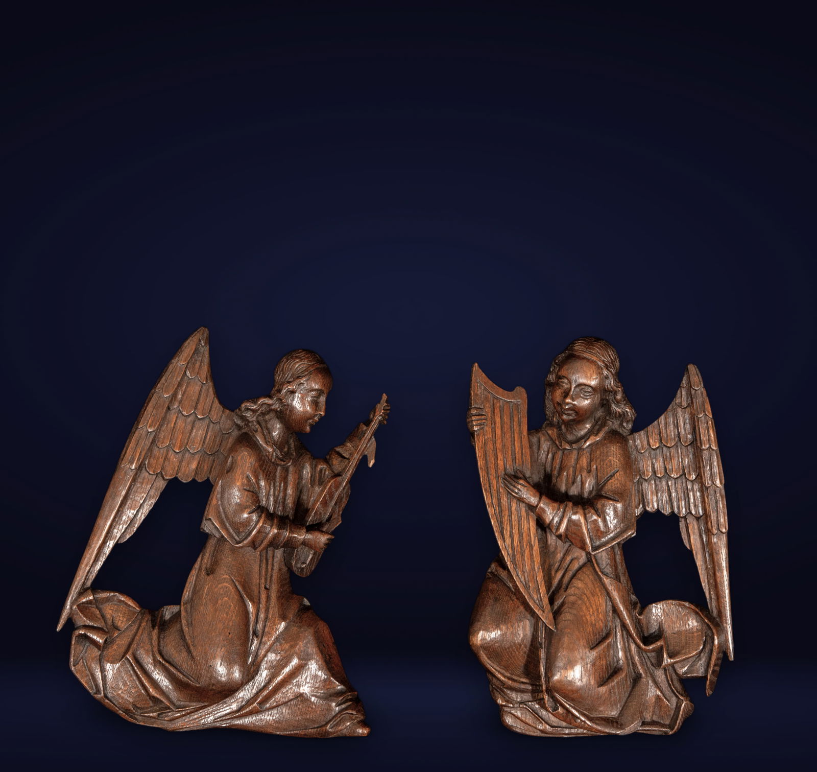 Pair of praying angels - Following models of Southern Dutch or German Gothic, 19th century, in solid (1 of 10)