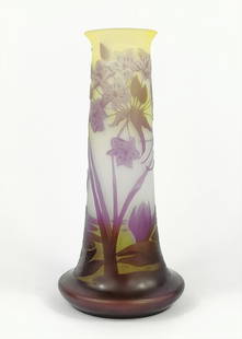 Emile Gallé (Nancy, 1846 - 1904) - Vase with Water Lilies (ca. 1900): Glass. Dimensions: 24 × 11.5 × 11.5 cm. Rare vase with water lilies designed by Émile Gallé (1846–1904), a pivotal figure in Art Nouveau and an undisputed master of glass art, alongside Antonin
