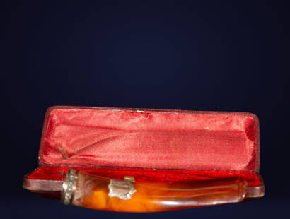 Silver and bakelite smoking pipe tip: Silver and 18k gold. Measurements: pipe 10 cm x 22 cm x 22 cm, box 25 cm x 13 cm x 4.5 cm