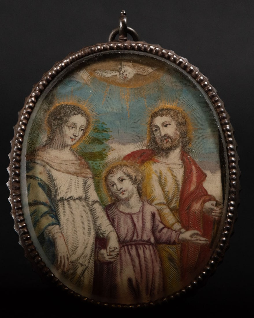 Oval reliquary with engraved Holy Family and Child Jesus, 17th century (1 of 2)