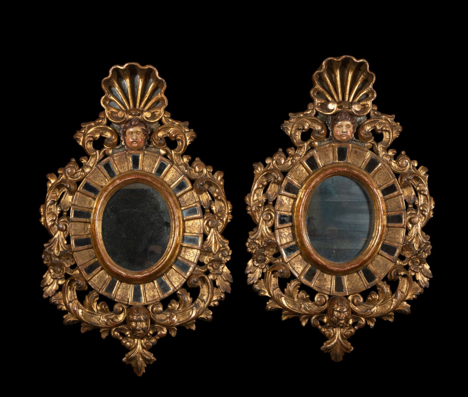 Pair of exquisite Peruvian viceregal mirrors in gilded wood, Peruvian colonial work, Lima, 17th (1 of 9)