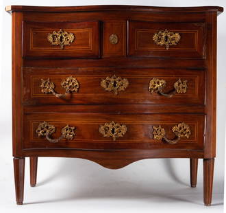 George III English chest of drawers in solid mahogany, 18th century: Gilt bronze handles: 81 x 89 x 47 cm