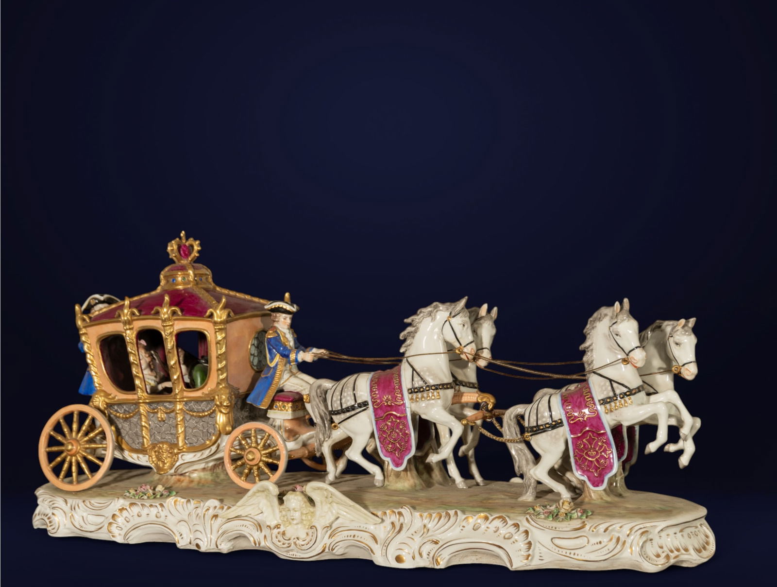 Important Capodimonte Porcelain Carriage with Maria Luisa of Parma next to Charles IV from the 19th: 70 x 18 x 32 cm