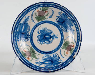Ceramic plate from Manises, 19th century: Measures 4 x 30 x 30 cm
