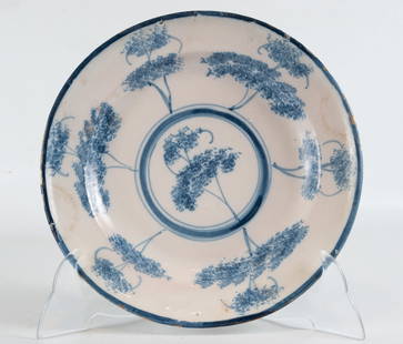 Ceramic plate from Manises, 19th century: Measures 4 x 30 x 30 cm