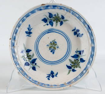 Ceramic plate from Manises, 20th century: Measures 4 x 30 x 30 cm