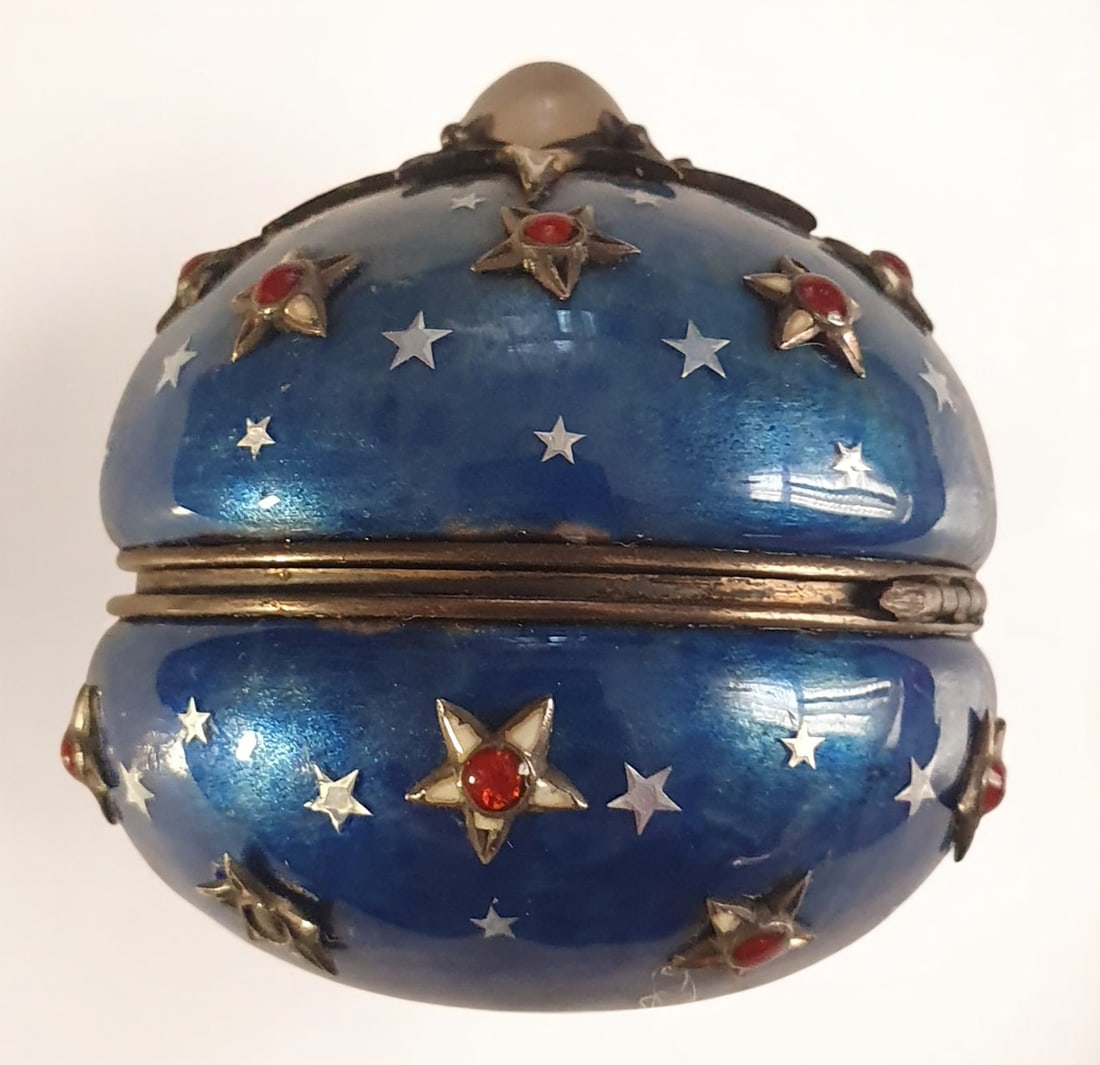 19th century fine silver ring box with enamels and cabochons: Measurements 5 x 5 cm, 65.5 grams weight