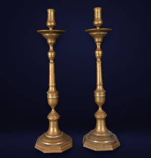 Pair of 19th century bronze candlesticks: Bronze. Measurements: 51 cm x 14 cm