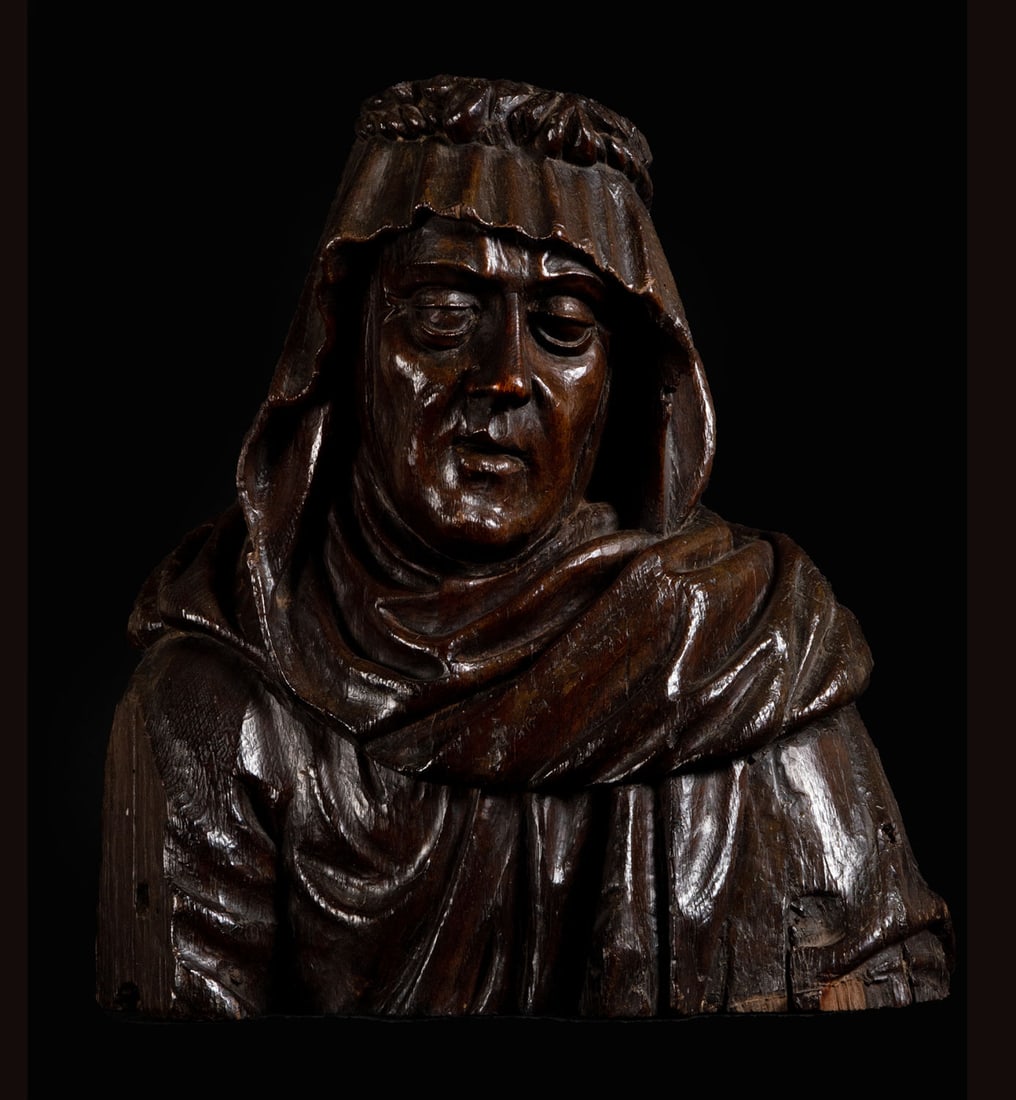 Magnificent Bust of Saint Anne in Oak, South Germany, German school from the 15th - 16th centuries: In its natural wood colour, 40 x 34 x 16 cm. Origin: former private collection, Northern Spain.