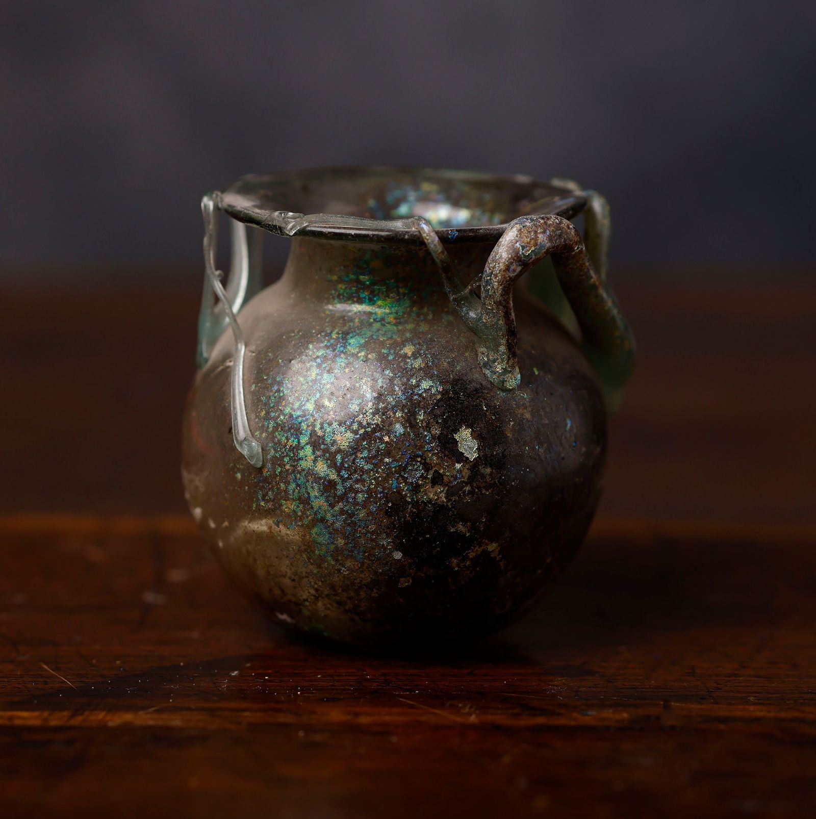 Roman glass aryballos - ROMAN EMPIRE, 2nd-3rd century AD: 7 x 7 x 7 cm. European private collection