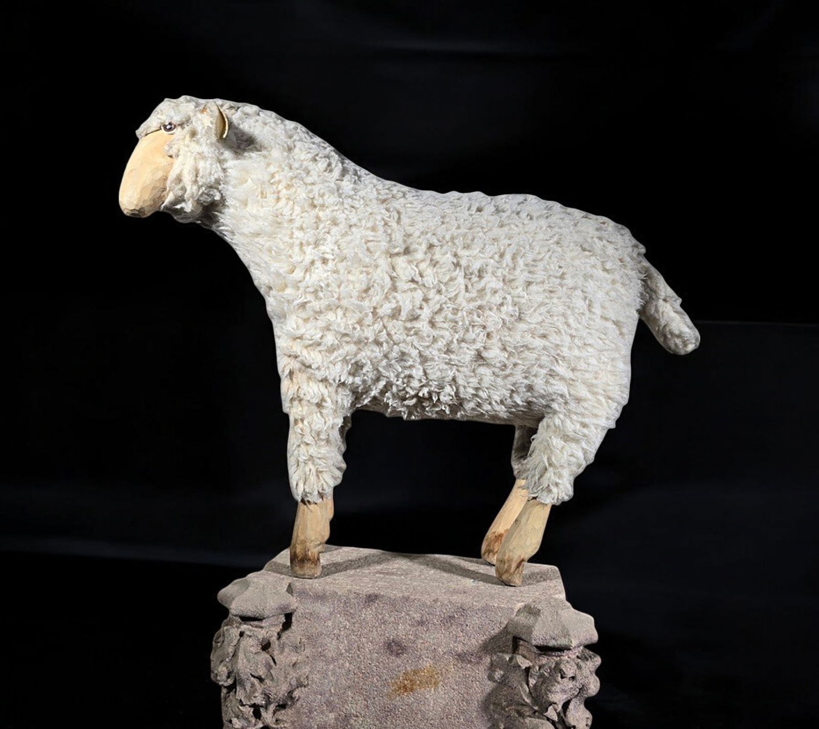 Wooden sheep sculpture with natural wool, 1950s: Carved wood and natural wool. Measurements: 60 x 45 x 21 cm.