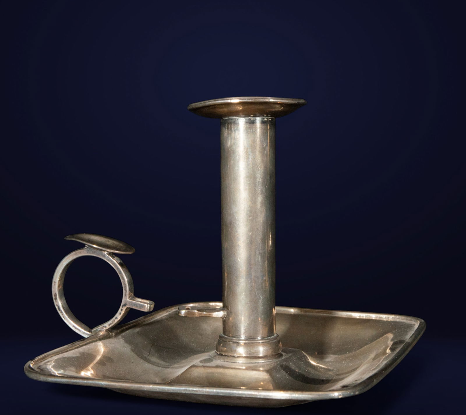 Charles IV candlestick in fine silver, Charles IV - Fernandino period, early 19th century: Measurements: 14x17x19 cm