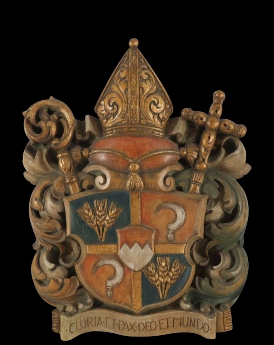 Wooden coat of arms of Bishop Matthias Ehrenfried (Absberg 1871-1948 Rimpar) German school: 45 cm high.