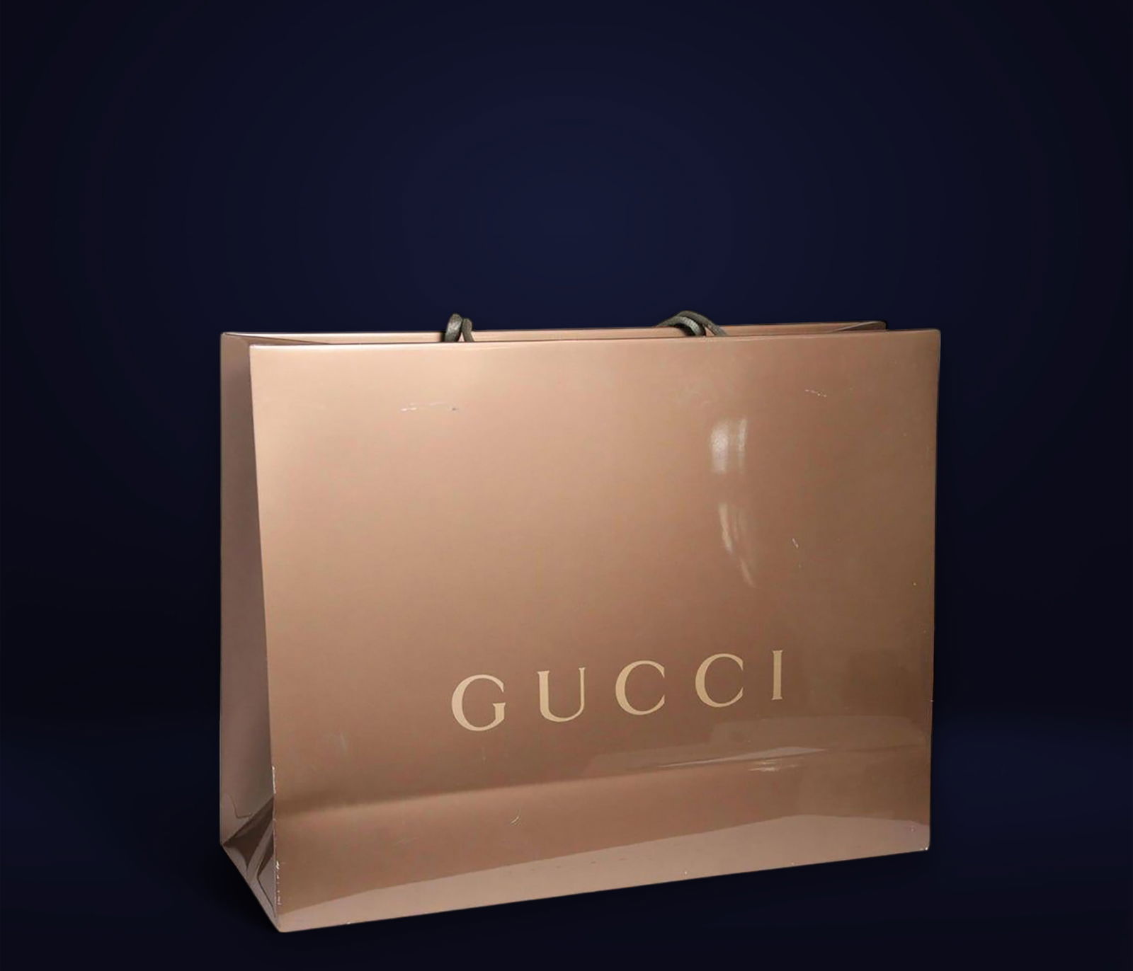 Jonathan SELIGER (1955) - Lacquered bronze sculpture "Gucci" Edition 4 of 5: Lacquered bronze sculpture "Gucci" with braided metal rope, signed and numbered under the base, Measurements: 72 x 91 x 31 cm (some scratches)