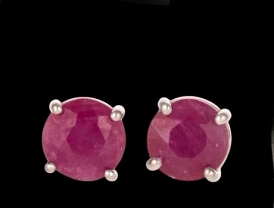 Pair of gold earrings with rubies (1 of 1)