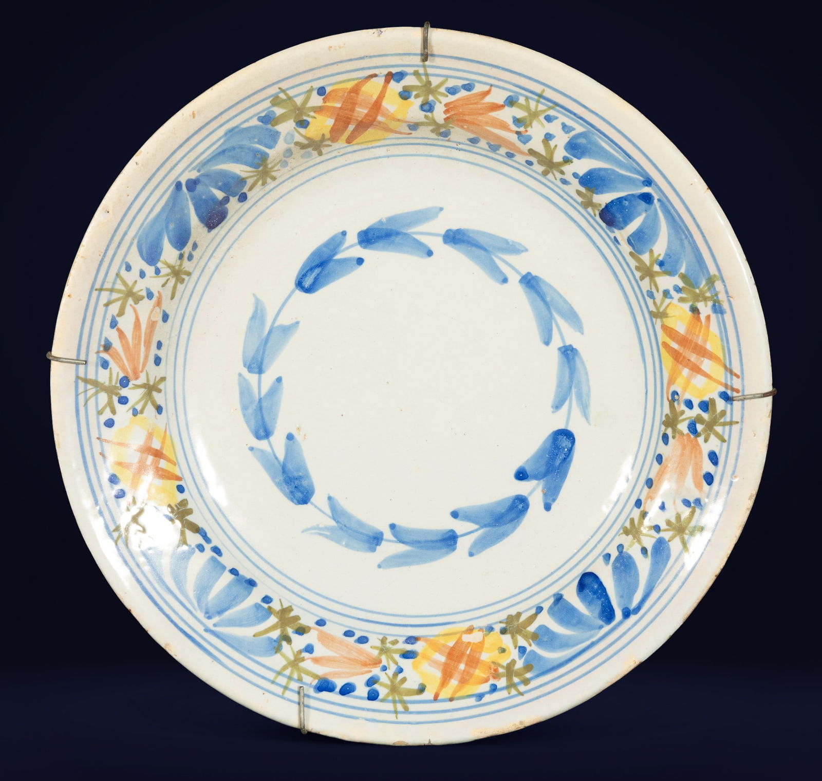 Manises plate, 19th century: In ceramic, approx. 22 cm.